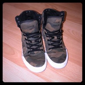 Used camouflage skytop Supra shoes size 4